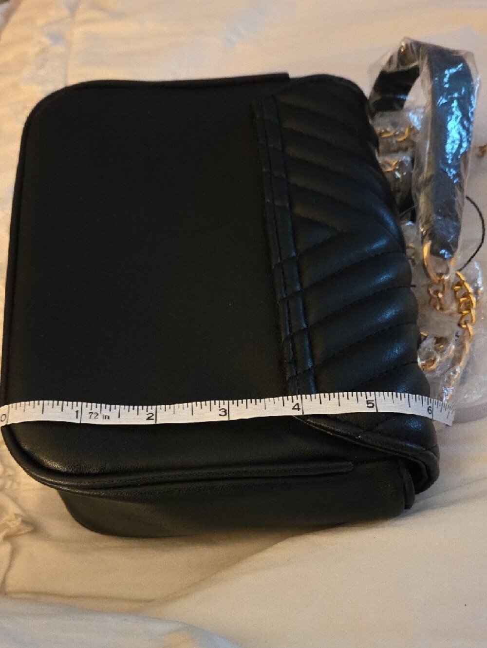 NWT Black Badgley Mischka Quilted Shoulder Bag with Gold Hardware Rare Design - Picture 5 of 7